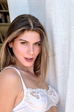 Looking Hot Milf Vanessa Paris